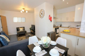 Aisiki Apartments at Upton Rd, Multiple 1, 2, or 3 Bedroom Apartments, King or Twin beds with FREE WIFI and FREE PARKING